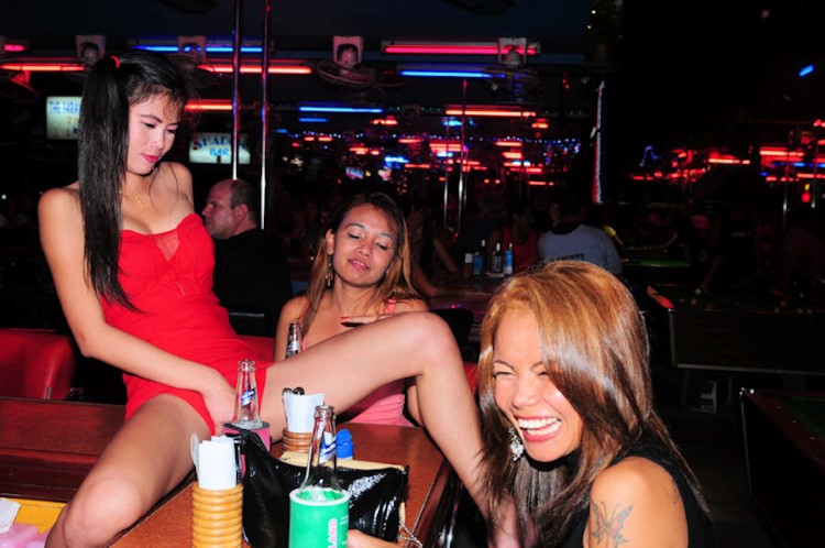 bar-girls-pattaya